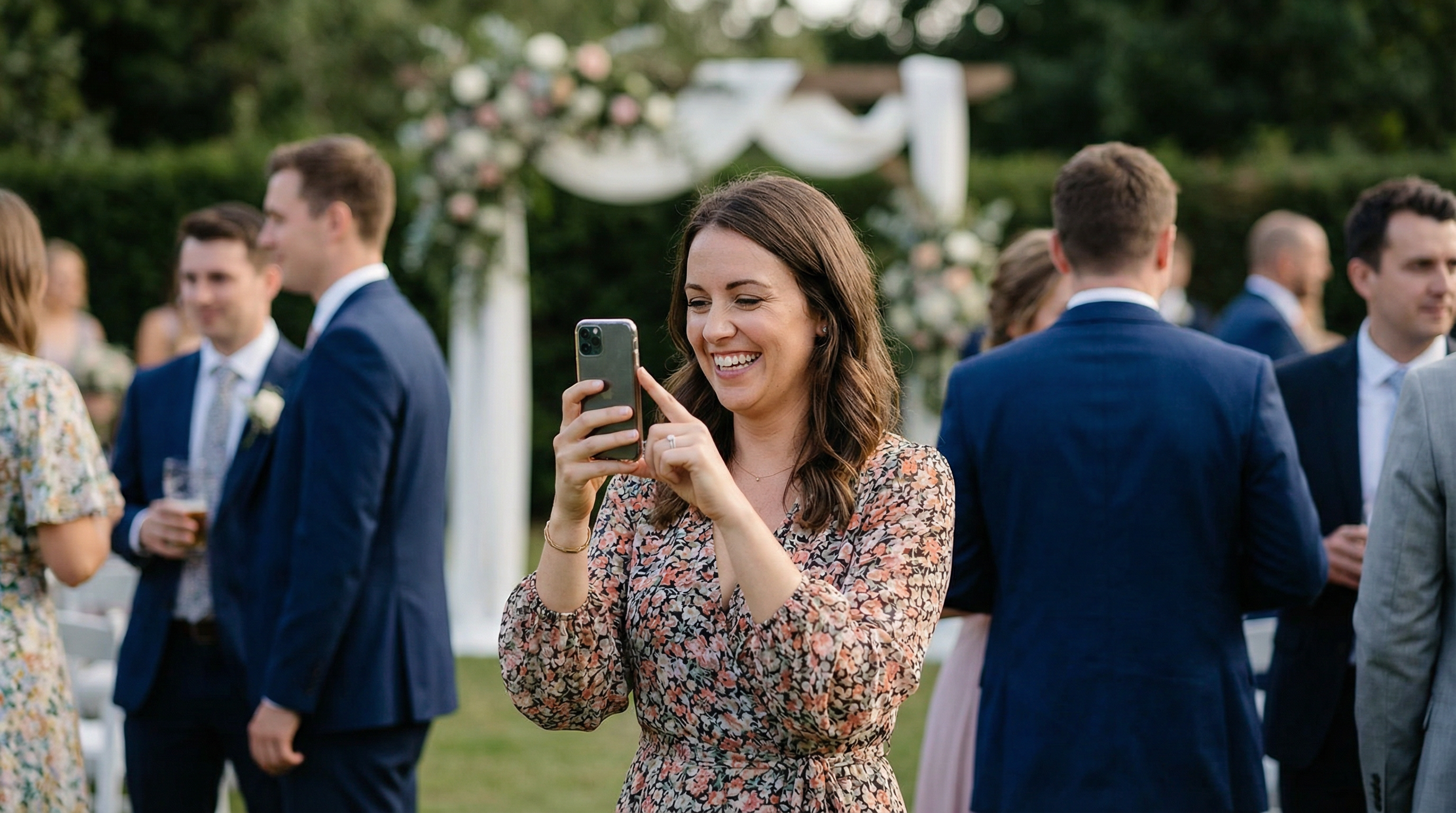 The Best Wedding Photo Sharing App (2026 Guide for Couples & Planners)